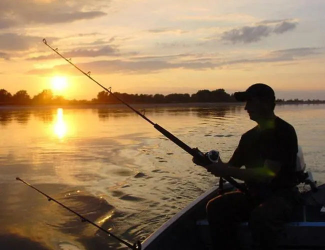 Nad Jeziorem Holiday home *